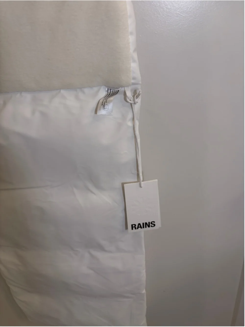 NWT RAINS Harbin Puffer Scarf Powder White Waterproof Quilted Winter Scarf $140